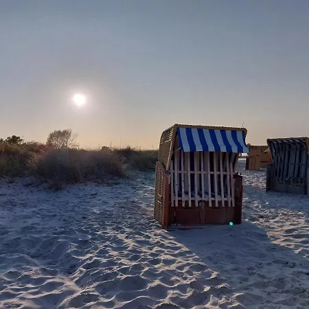 Strandnahe Ostsee Im Ostseebad Schoenberg *